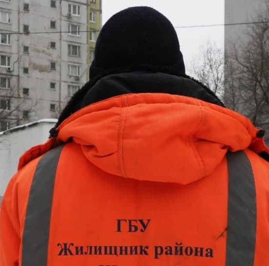 Подтопление во дворе дома на Генерала Кузнецова устранено &#8212; Жилищник